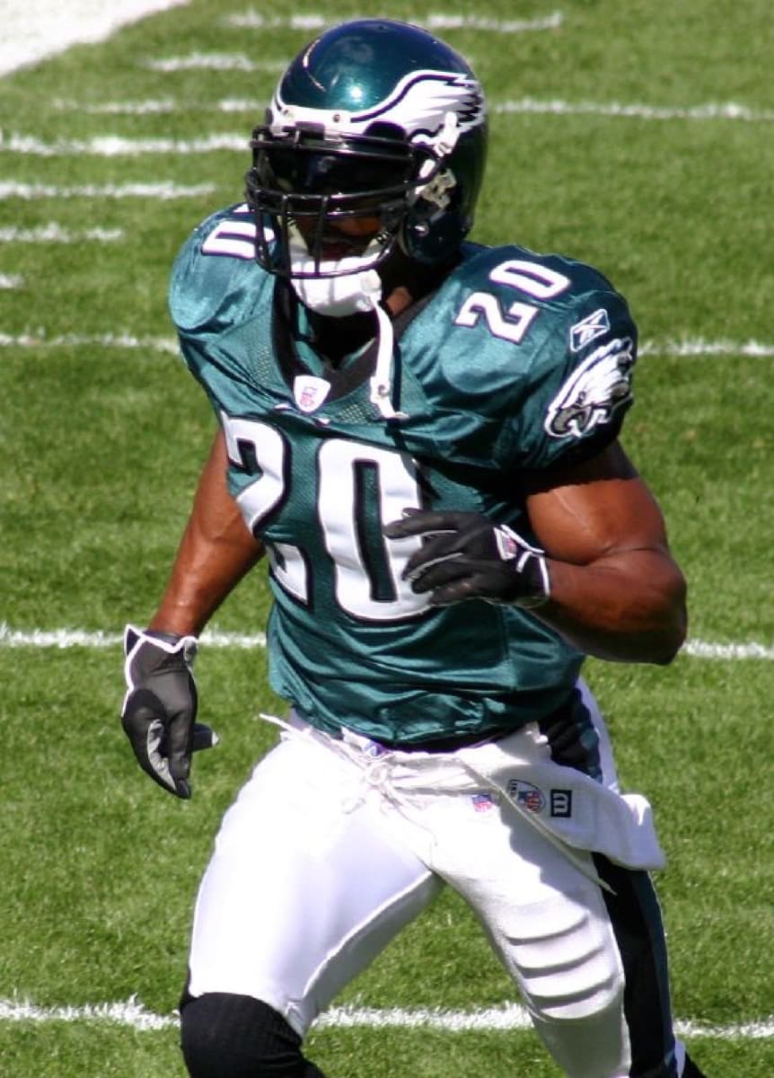 Brian Dawkins in an Eagles uniform.