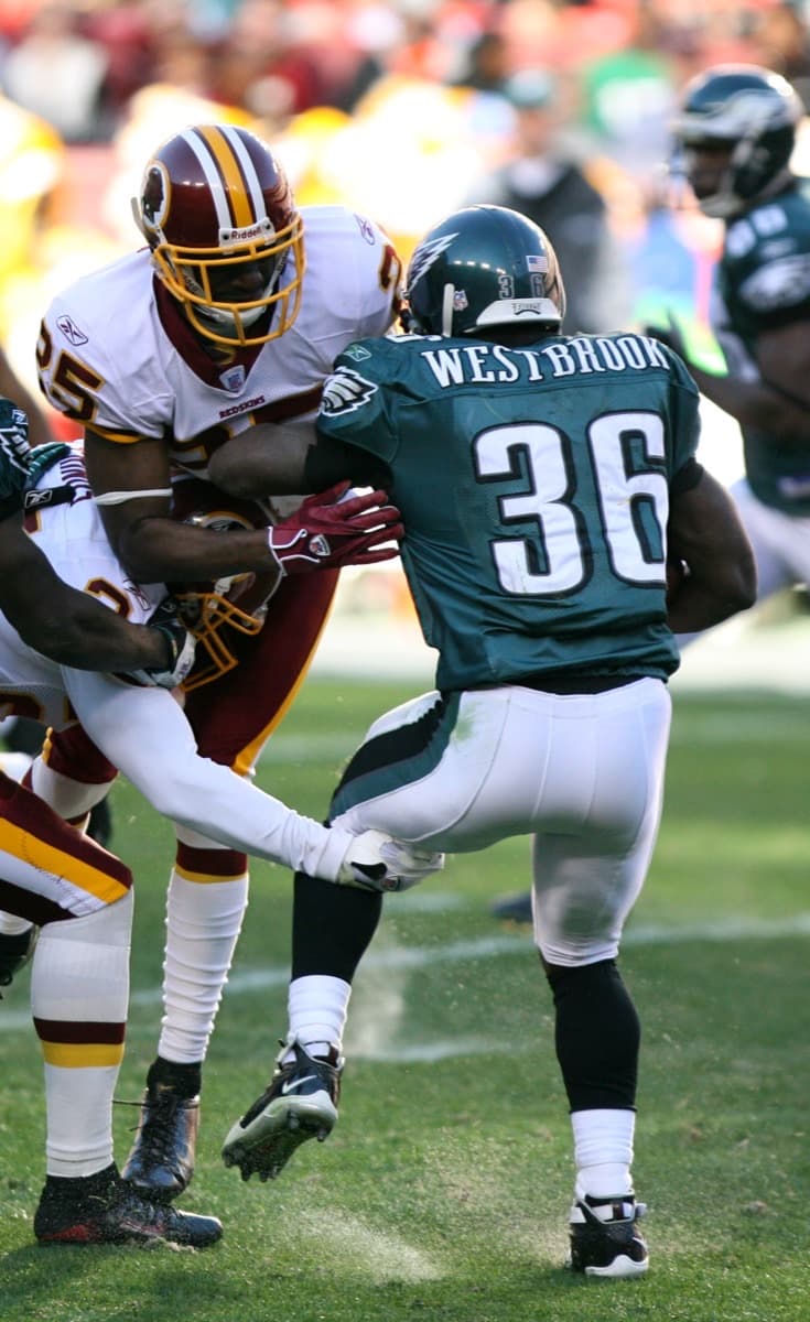 Brian Westbrook carrying the ball.